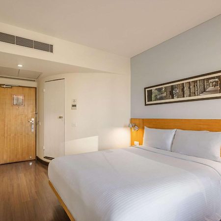 Отель Ibis Bengaluru Hosur Road - An Accor Brand Экстерьер фото