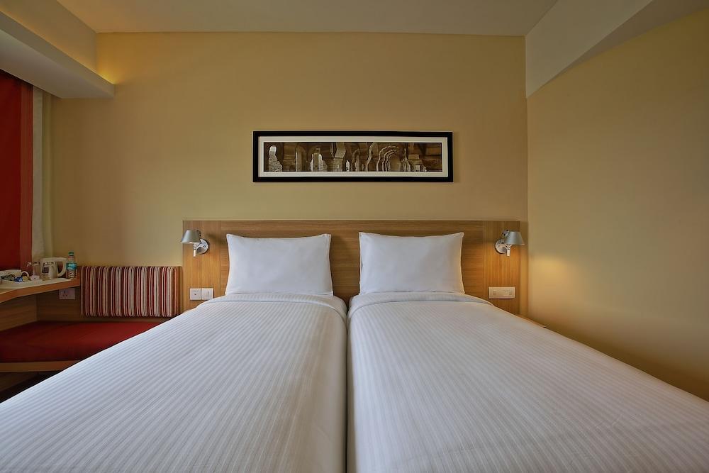 Отель Ibis Bengaluru Hosur Road - An Accor Brand Экстерьер фото