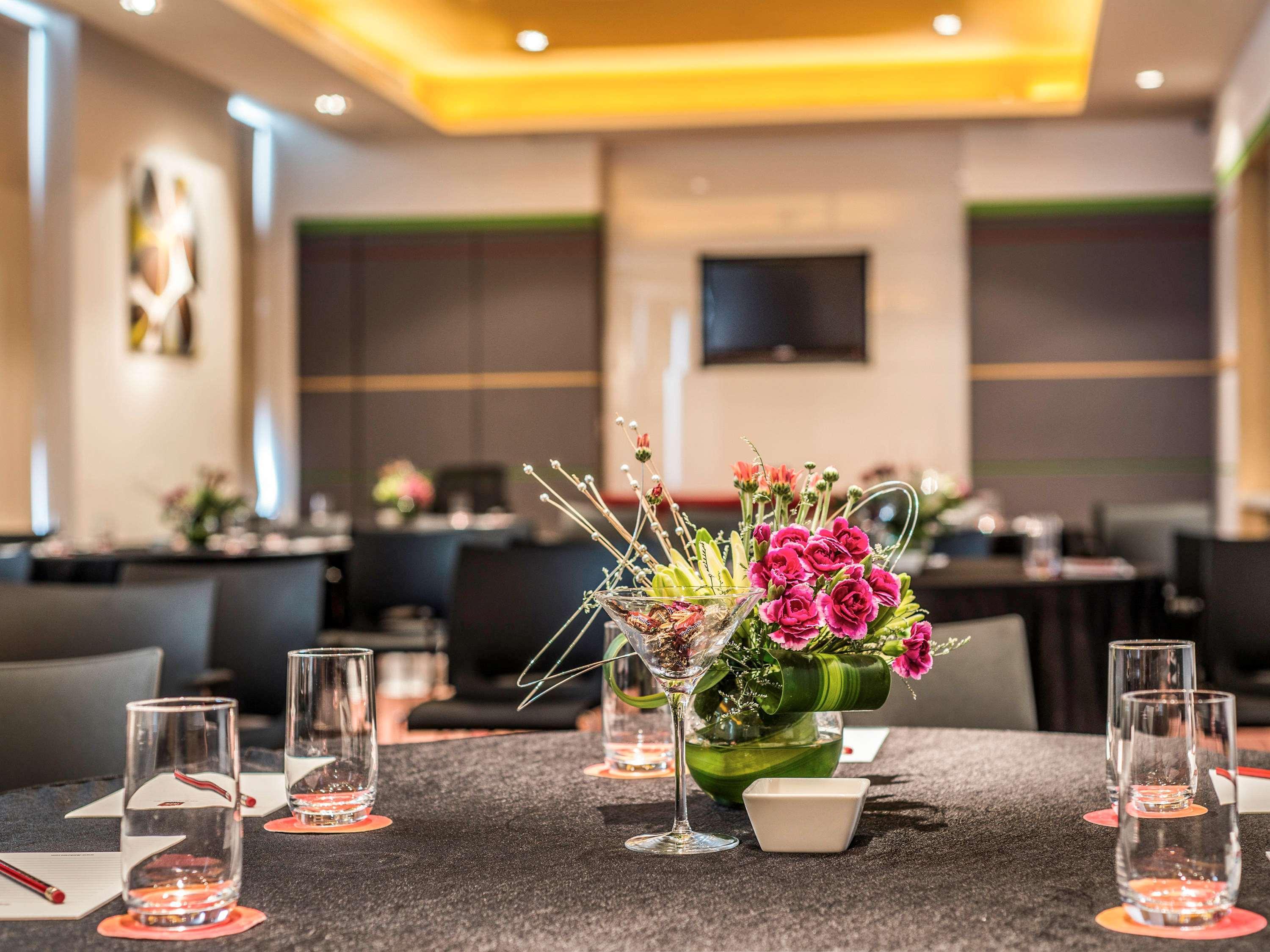 Отель Ibis Bengaluru Hosur Road - An Accor Brand Экстерьер фото
